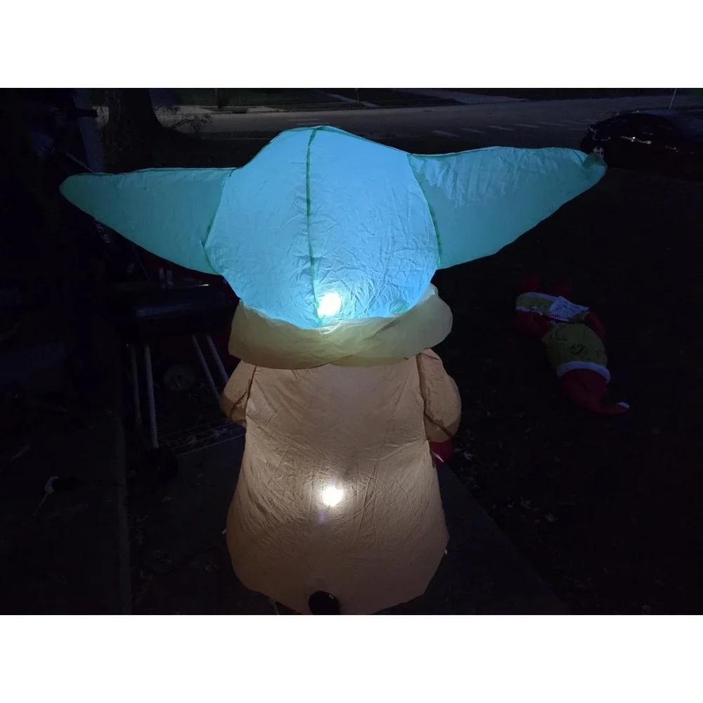 Gemmy 4.5Ft Tall Airblown Xmas Lawn Ornament Star Wars Baby Yoda Inflatable‎